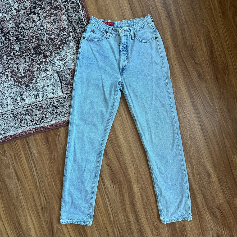 Vintage Light Wash High-Rise Women's Jeans